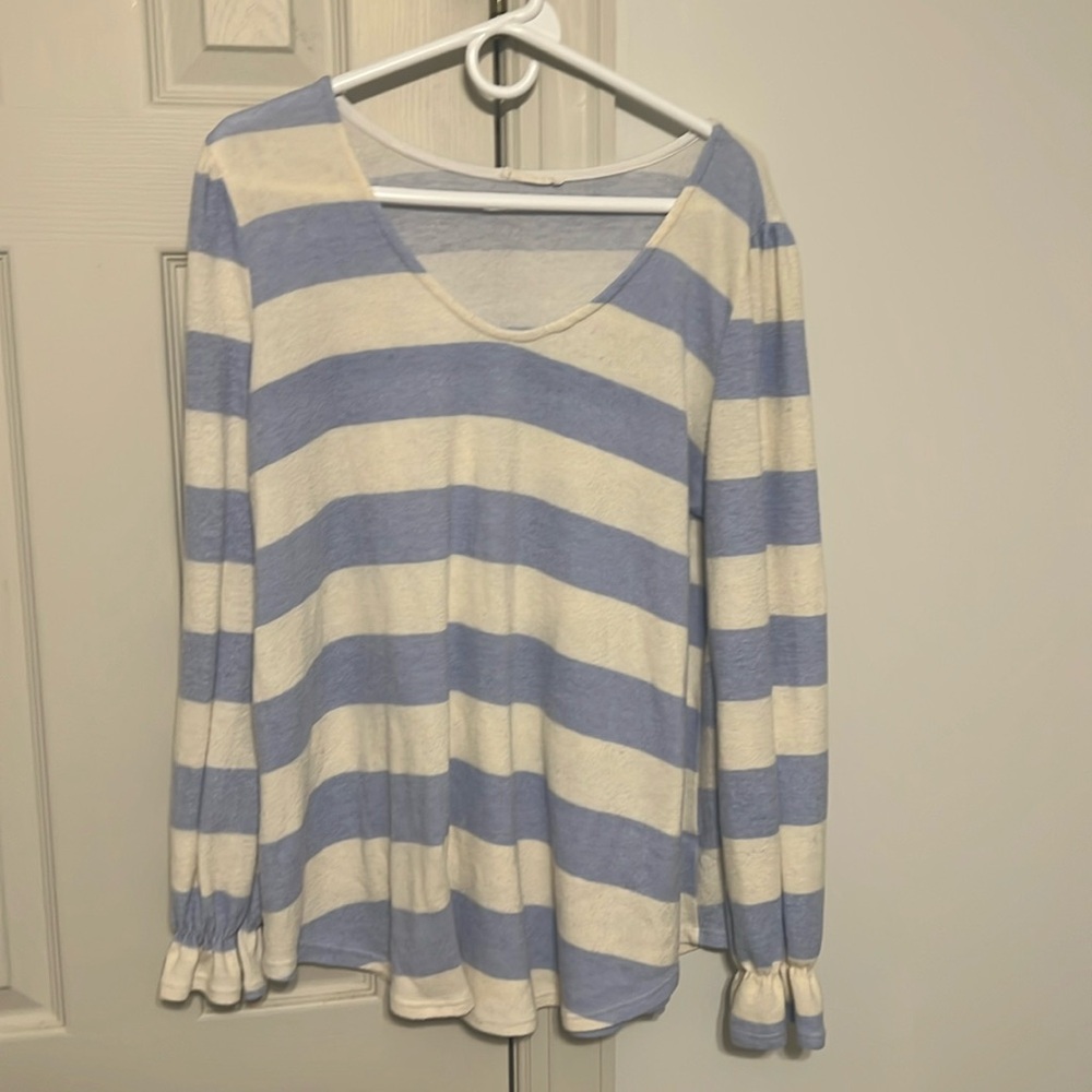 Reb . In. J blue and white top